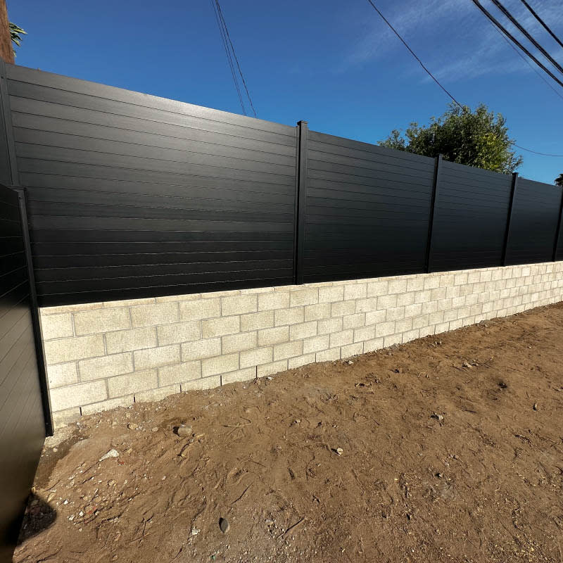 Horizontal aluminum fence system from LA Fence Craft